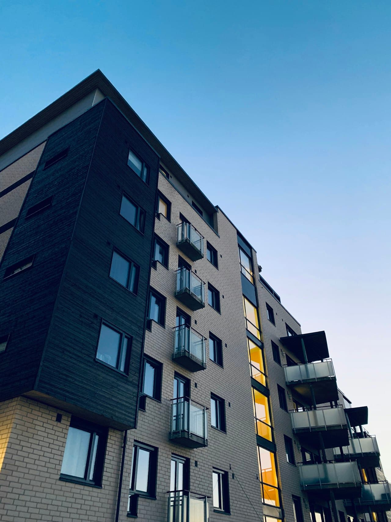 Apartment Complex Painting Sacramento: Costs & Scheduling